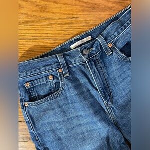DISCOUNTED SHIPPING! Women’s low pro LEVI jeans